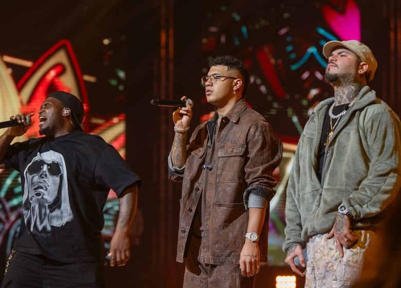 Farruko comparte tarima con artistas urbanos en la Plaza 5 de Mayo