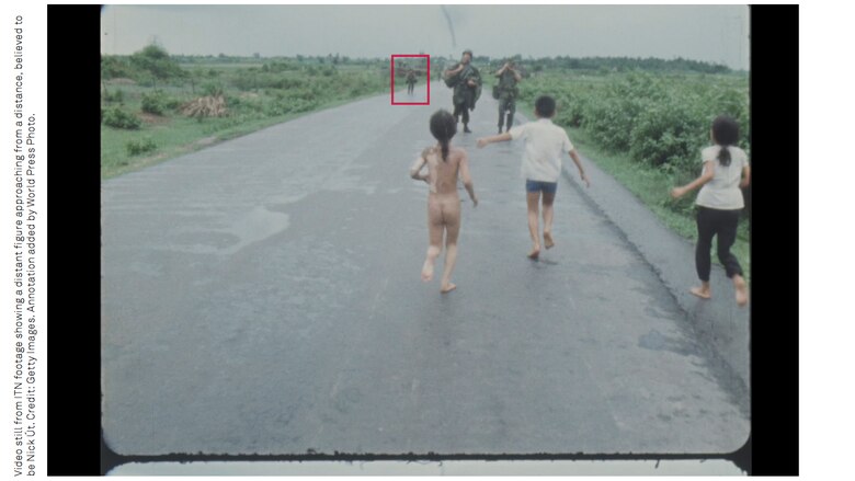 ¿Quién tomó realmente la foto de la niña del napalm, una de las imágenes más famosas de la historia?