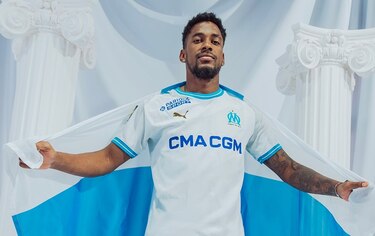 Michael Amir Murillo es recibido como una estrella