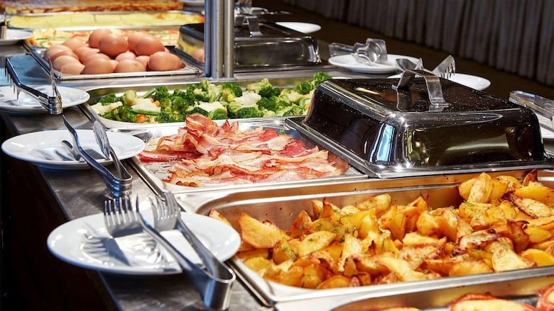 Desayuno buffet: ¿un lujo que los hoteles ya no se pueden permitir?
