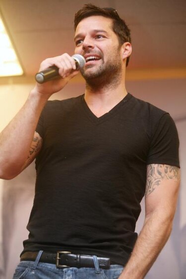 Ricky Martin alza la voz contra homofobia y dice saldría otra vez del armario