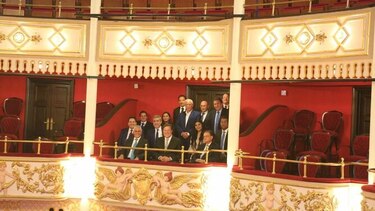 Varela y sus ministros recorren el Teatro Nacional