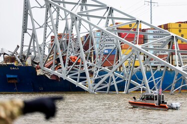 Familiares de las víctimas del colapso del puente de Baltimore demandarán a la empresa del buque