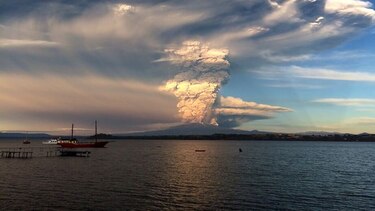 Bachelet decreta estado excepción en zona afectada por erupción de volcán