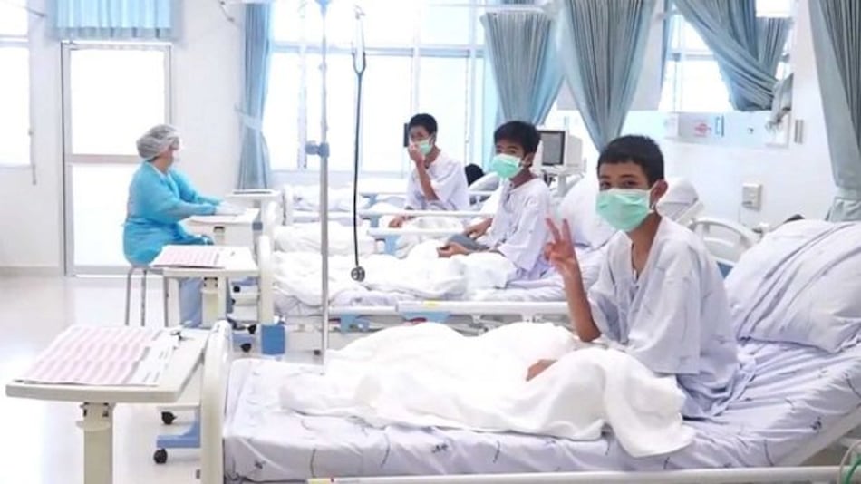 Algunos niños salieron ‘dormidos’ de la cueva en Tailandia