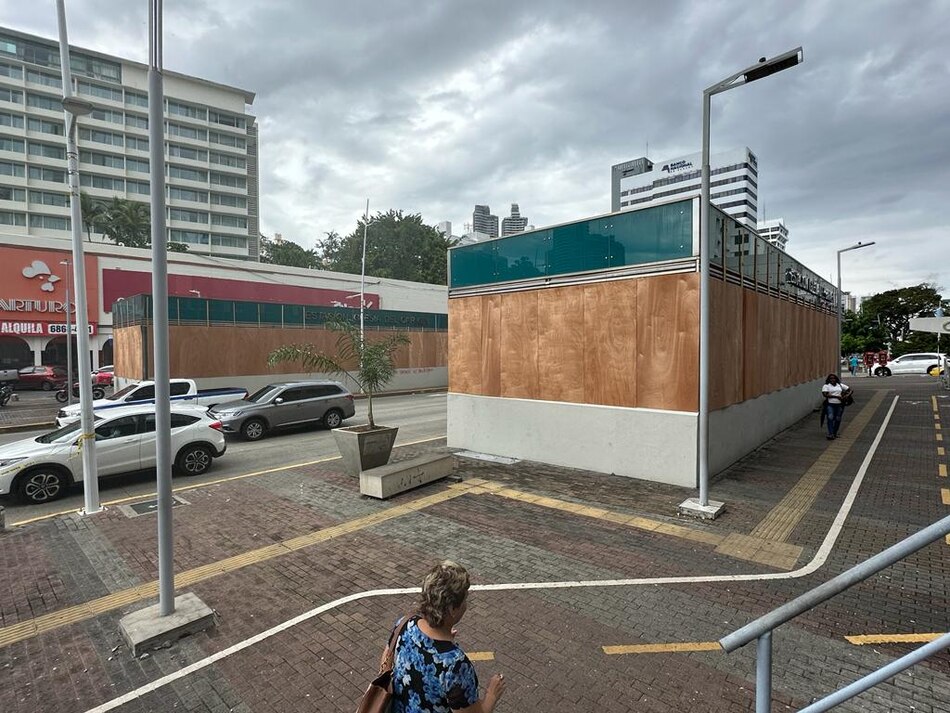 Comercios, oficinas y el sistema de transporte público han sido vandalizados en las protestas