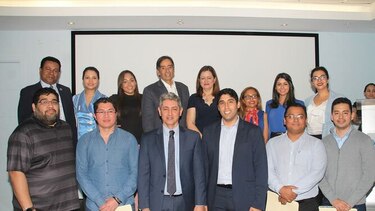 Lanzan convocatoria de becas para estudiar medicina