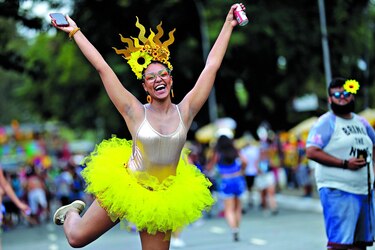 Los ‘blocos’, la alegría de las calles