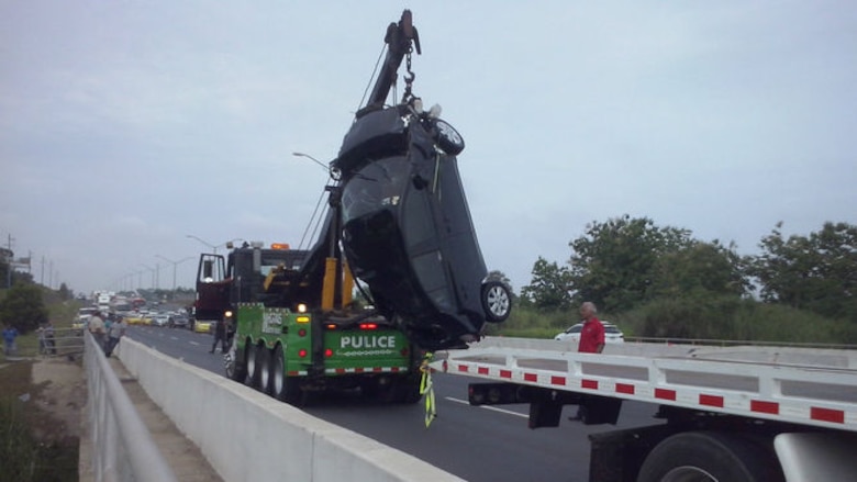 Vehículo cae de puente en La Chorrera; una mujer resulta lesionada
