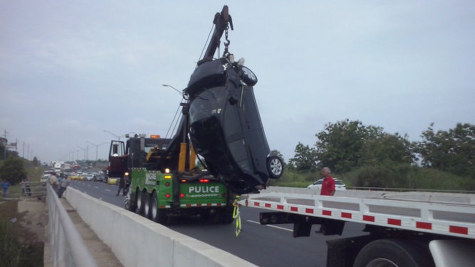 Vehículo cae de puente en La Chorrera; una mujer resulta lesionada