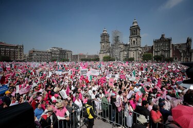 Acusan al Gobierno de López Obrador de corrupto en las marchas por la democracia