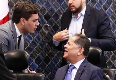 Roberto Ábrego y Juan Diego Vásquez se enfrentan por reformas al reglamento de la Asamblea