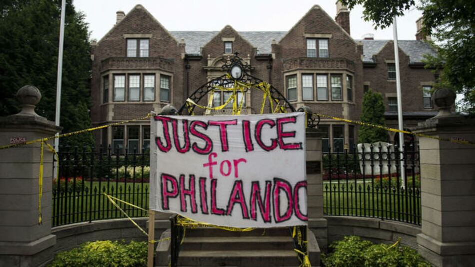 Exigen investigación por muerte de un hombre a manos de policía en Estados Unidos