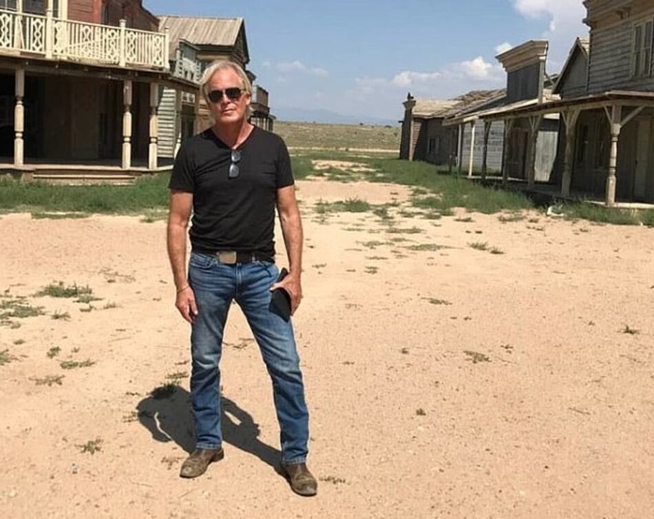 Hombre que le entregó el arma al actor Alec Baldwin rompe el silencio