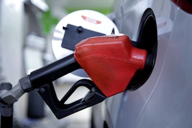 Venezuela comenzó a vender gasolina en pesos colombianos