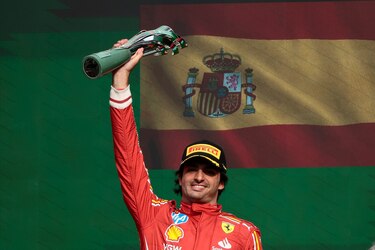 Sainz reina en México y Norris recorta diez puntos ante el exceso de Verstappen