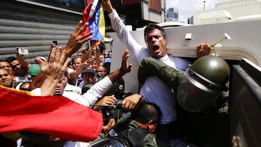 Leopoldo López no acude a audiencia; tribunal fija nueva fecha