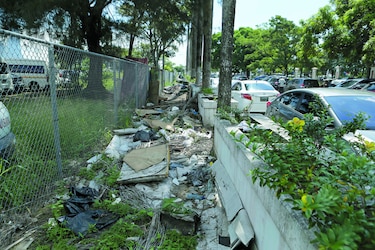 Indigencia y basura en la avenida Balboa