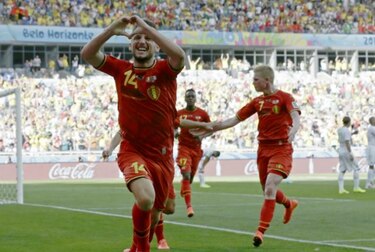 Bélgica le gana con susto a Argelia, 2-1