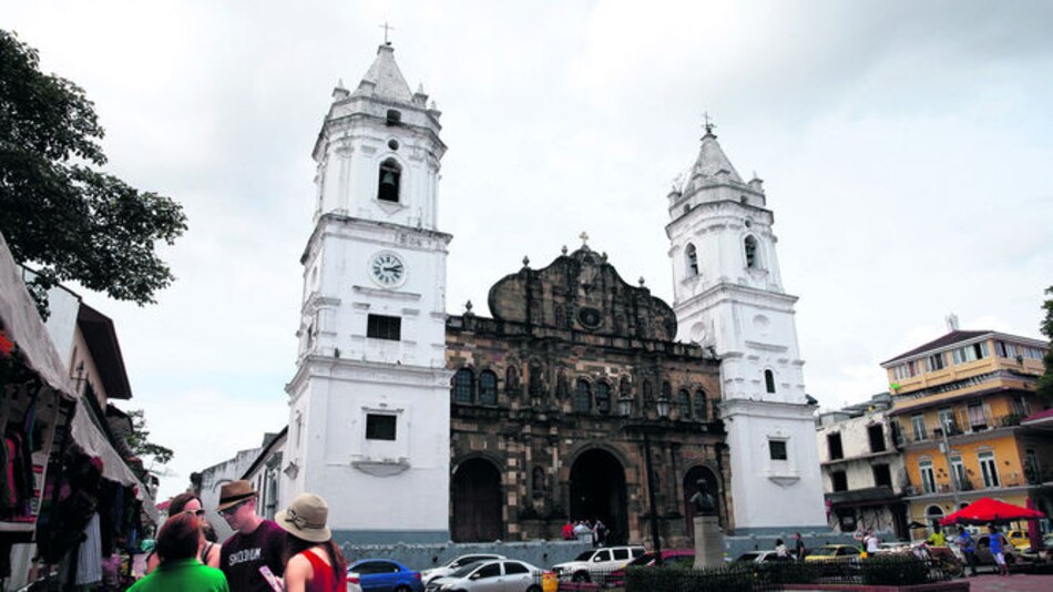 Empresas examinan basílica