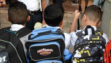 Proponen cobros multianuales para mitigar alza de precios en los colegios