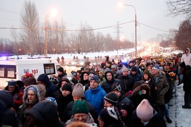 Los rusos se despiden de Navalny, en un abierto desafío a Putin