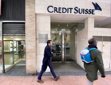 Suiza analiza nacionalizar total o parcialmente a Credit Suisse