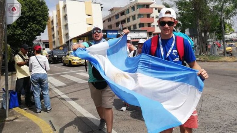 Calle de honor para el papa Francisco