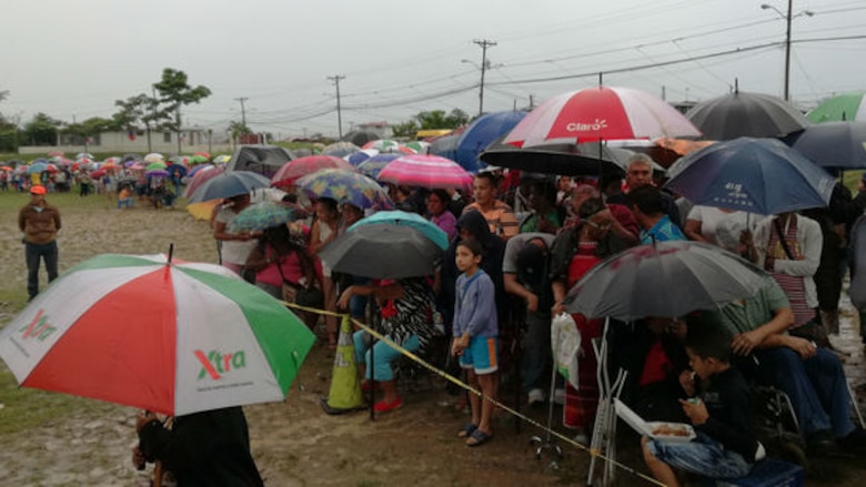 Cientos de personas madrugan para acudir a las ‘naviferias’