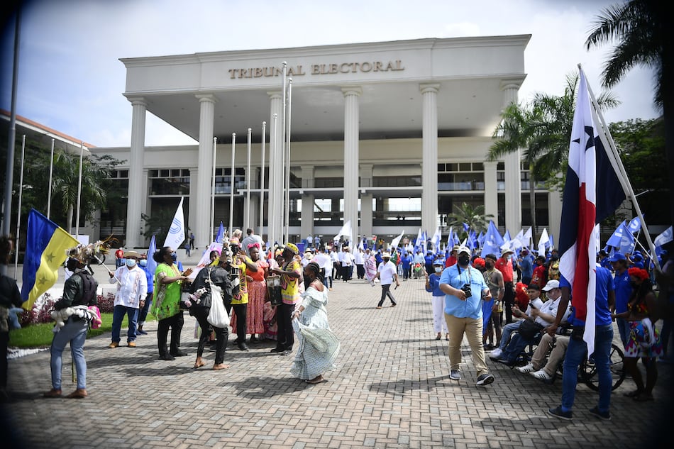 Tribunal Electoral oficializa número de firmas para independientes