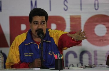 Desde temprano, Maduro y Capriles llaman por Twitter a votar