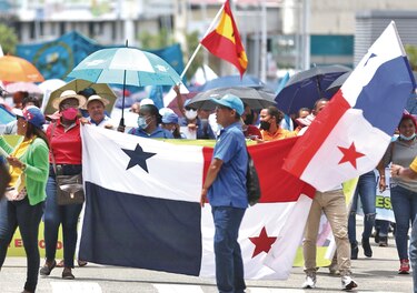 Docentes reclaman que se cumpla con el 6% del PIB para educación