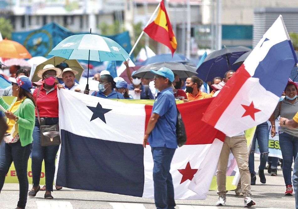 Docentes reclaman que se cumpla con el 6% del PIB para educación