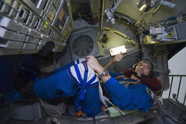 Astronautas estadounidense e italiano comienzan caminata espacial