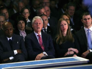 Clinton y Trump se sacan chispas en primer debate con acusaciones cruzadas