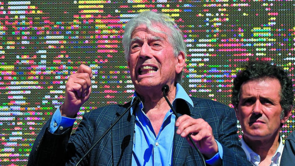 Arde Mario Vargas Llosa