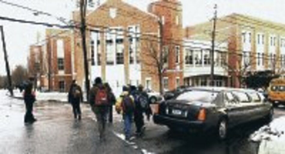Escuelas de Nueva York cobran más de 30 mil dólares al año