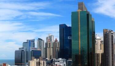 Mantendrán esquema de licencias a bancos