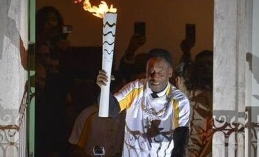 Pelé adelanta que fue invitado a encender el pebetero, pero está en duda