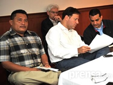 Gobierno y sindicatos celebran acuerdo que elimina la Ley 30