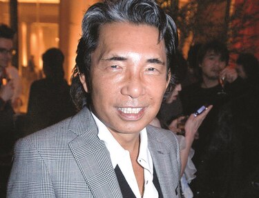 Muere a causa de Covid-19 diseñador japonés que se impuso en Francia