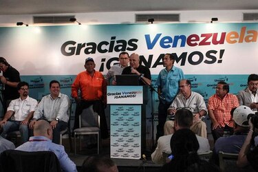 Maduro ante el reto de reinventarse tras derrota electoral