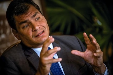 Presidente de Ecuador amenaza por primera vez con dejar su partido
