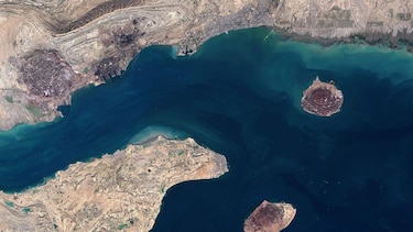 Del estrecho de Ormuz al de Malaca: las 5 angostas vías navegables de las que depende el comercio mundial