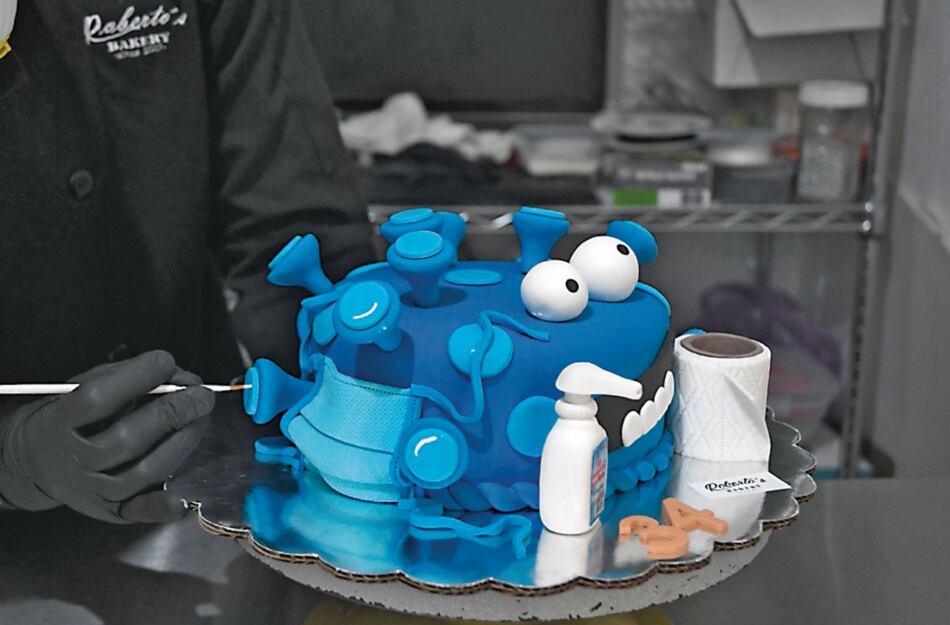 Pastelero sortea la pandemia con dulces de ‘coronavirus’
