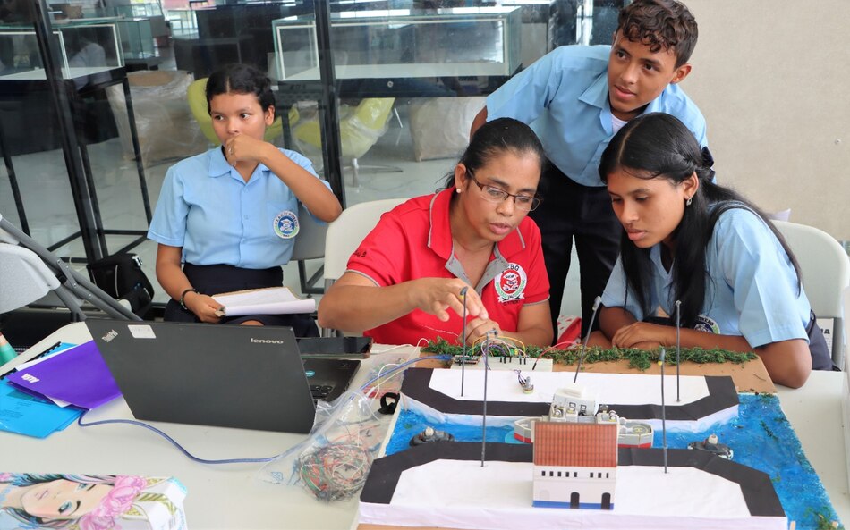 Proyectos relacionados con el Canal destacan en Olimpiadas Regionales de Robótica