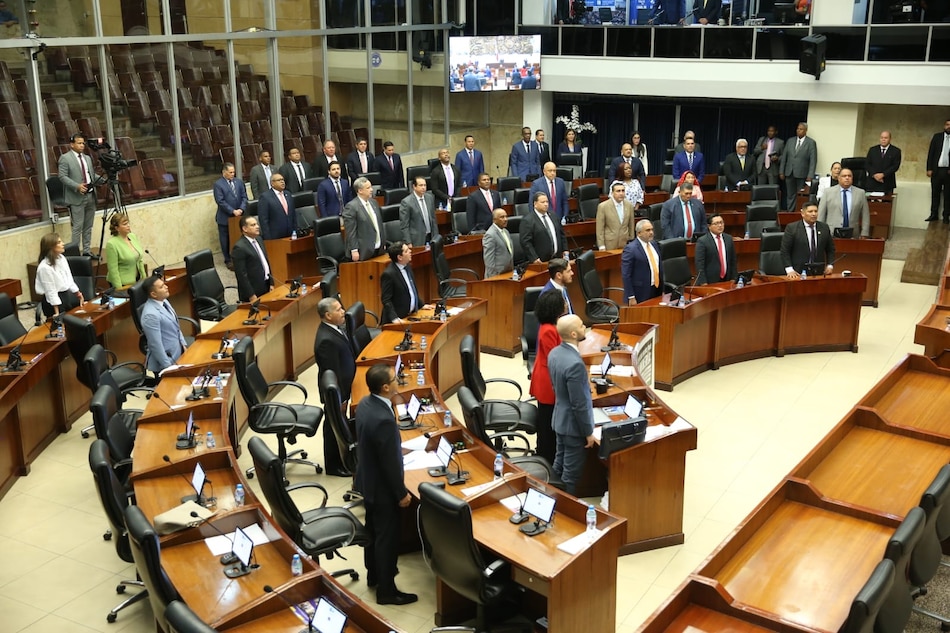 El Estado pierde $1.4 millones por exoneraciones de vehículos para diputados