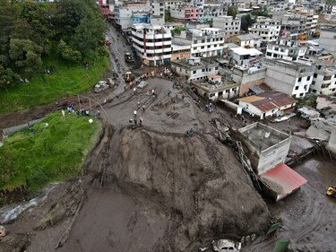Aluvión que arrasó cancha deportiva deja 22 muertos y 20 desaparecidos en Quito