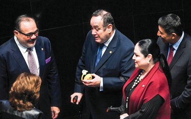 Giammattei pide un muro de prosperidad