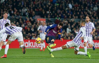 Penal convertido por Messi da triunfo al Barcelona